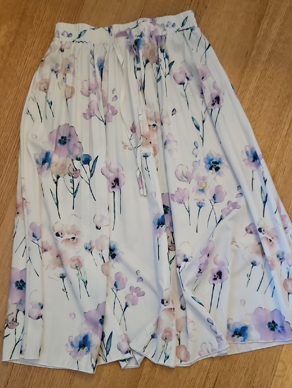 ⭐ 2/$10 Floral Midi Pleated Skirt in White with Pastel Blooms